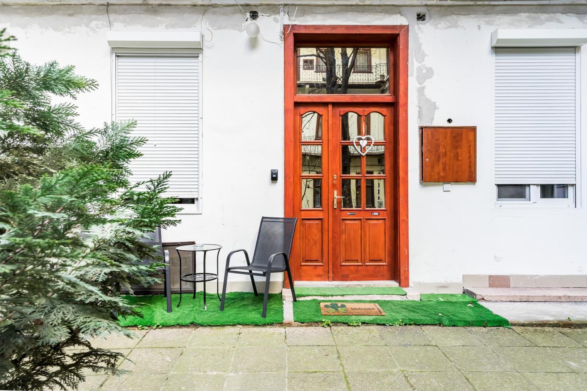 Bpr Stylish Mosaic Home With Terrace Будапеща Екстериор снимка