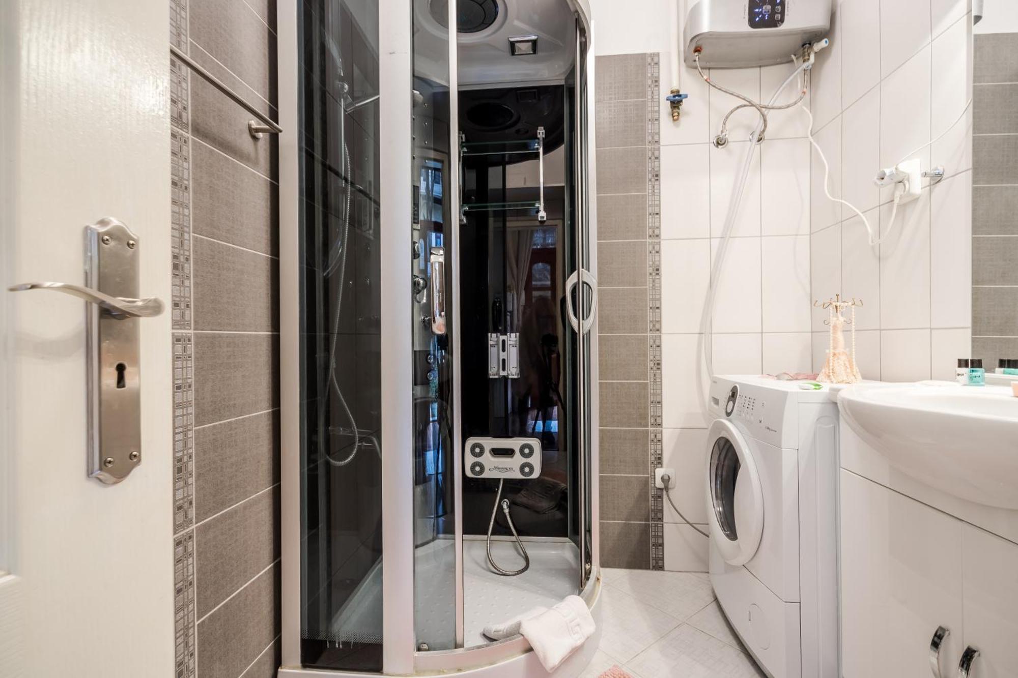 Bpr Stylish Mosaic Home With Terrace Будапеща Екстериор снимка