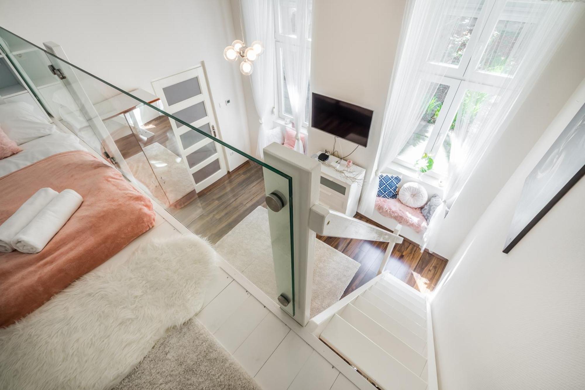 Bpr Stylish Mosaic Home With Terrace Будапеща Екстериор снимка